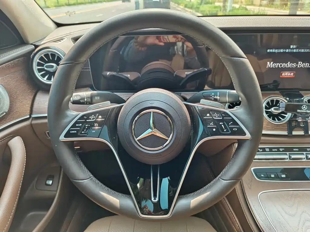 Mercedes-Benz E-Class 2023 — фото 6