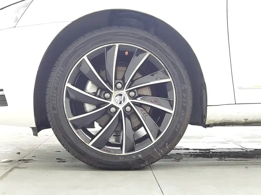Skoda Octavia 2020 — фото 17
