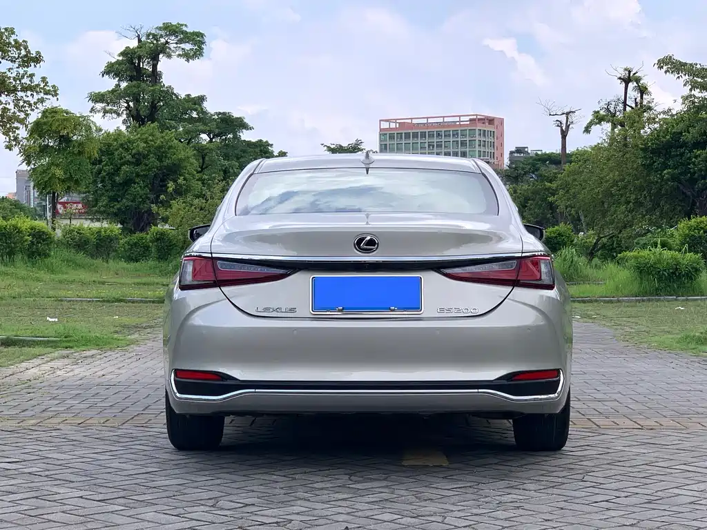 Lexus ES 2019