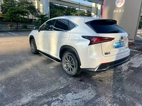Lexus NX 2021