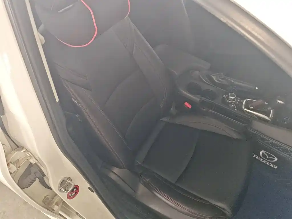 Mazda 3 Axela 2016 — фото 19