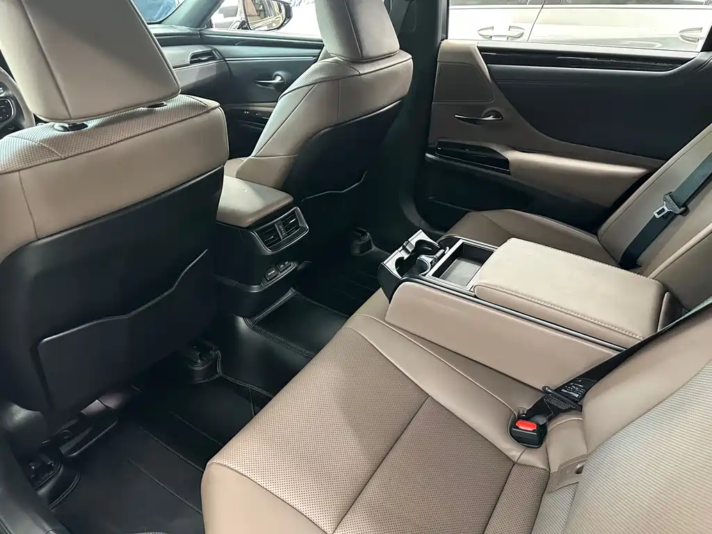 Lexus ES 2023 — фото 15