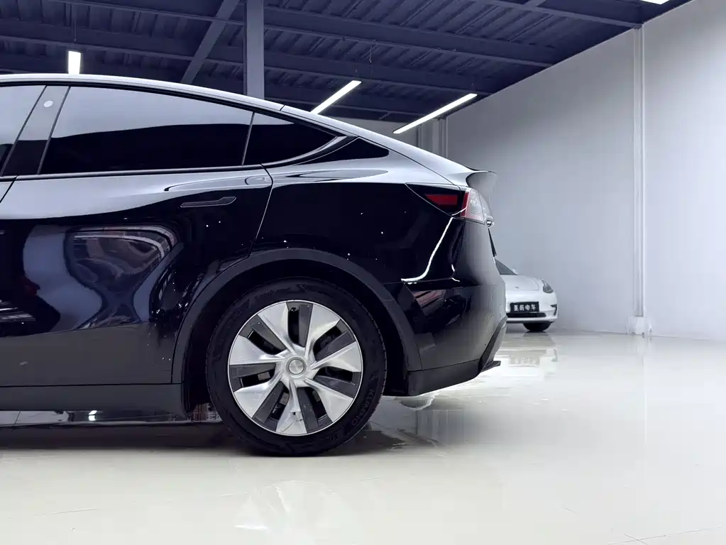 Tesla Model Y 2022 — фото 10