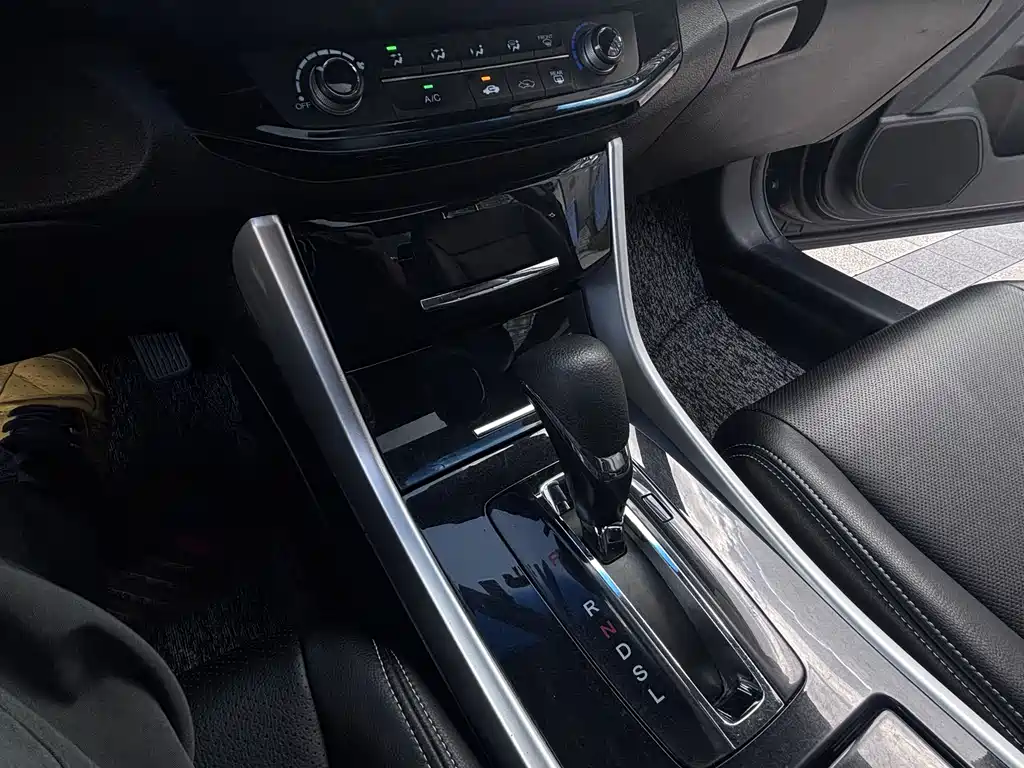 Honda Accord 2018 — фото 16