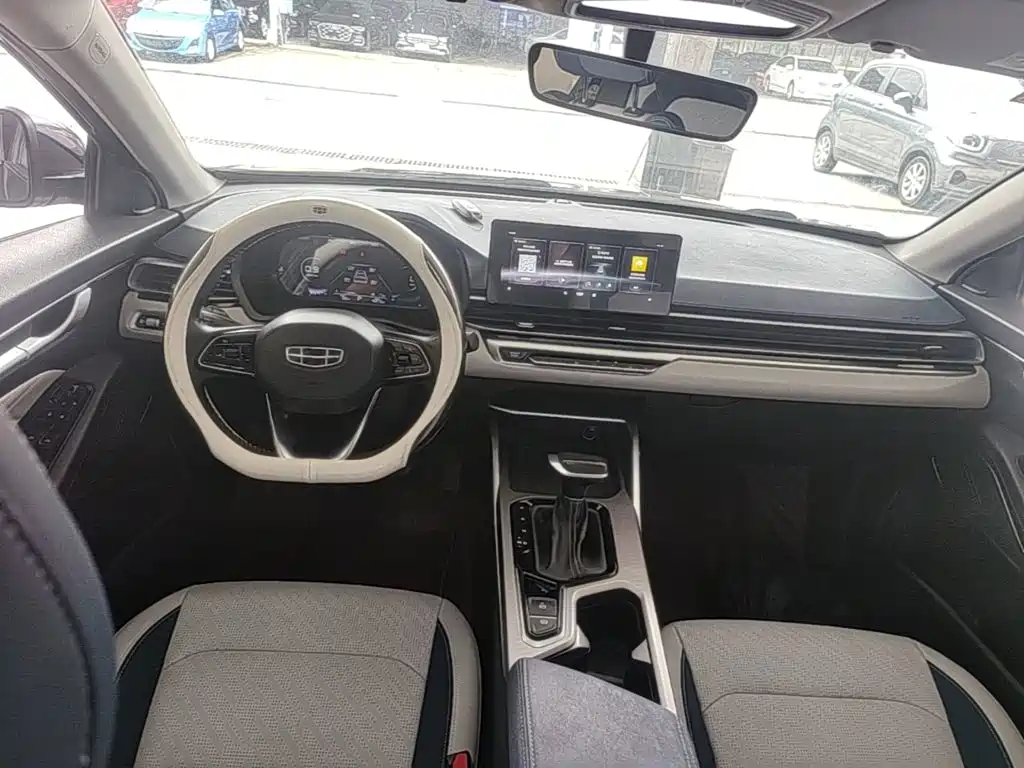 Geely Emgrand 2023