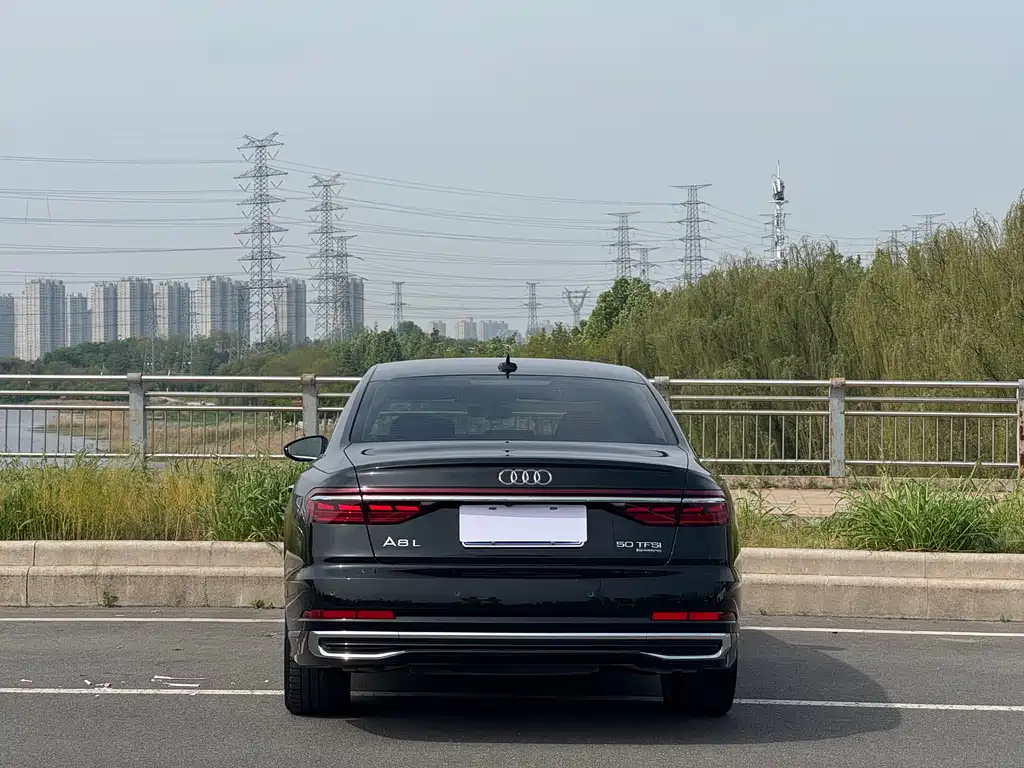 Audi A8 2023 — фото 29