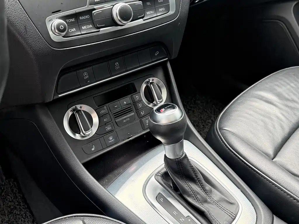 Audi Q3 2014 — фото 10