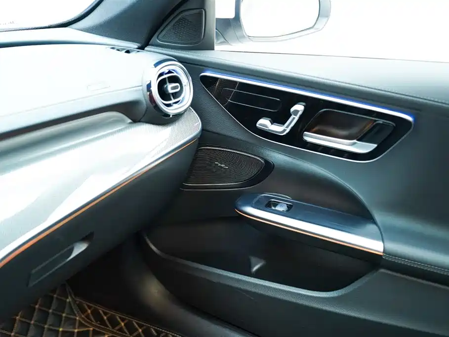 Mercedes-Benz C-Class 2023 — фото 11