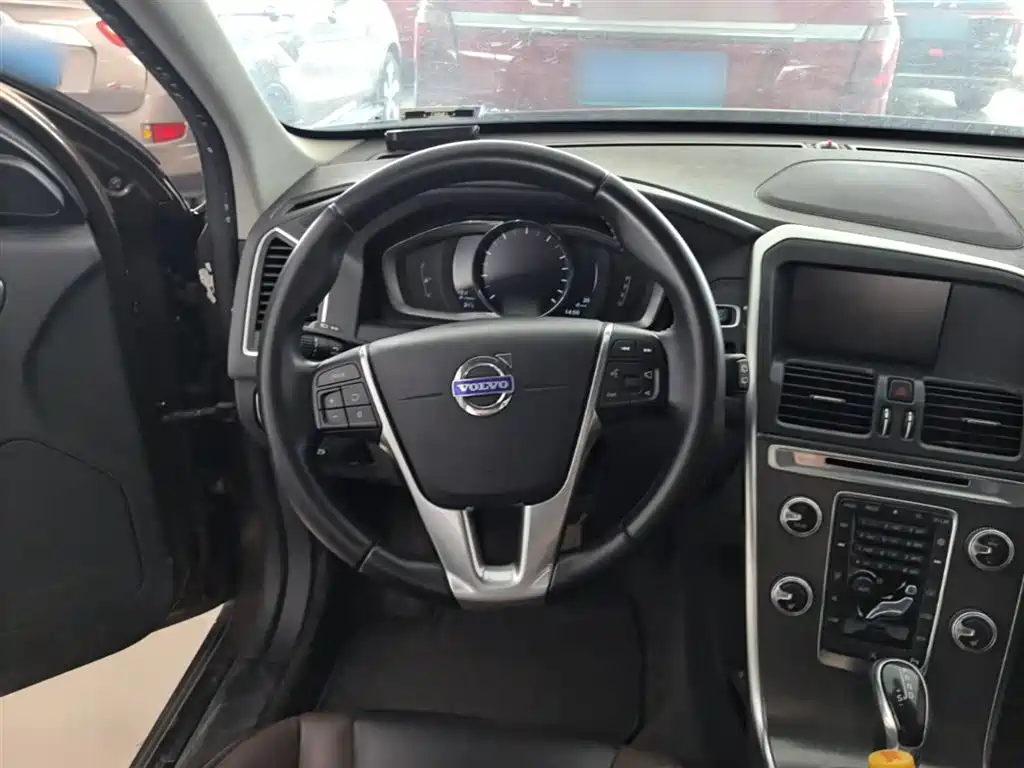 Volvo XC60 2015 — фото 11