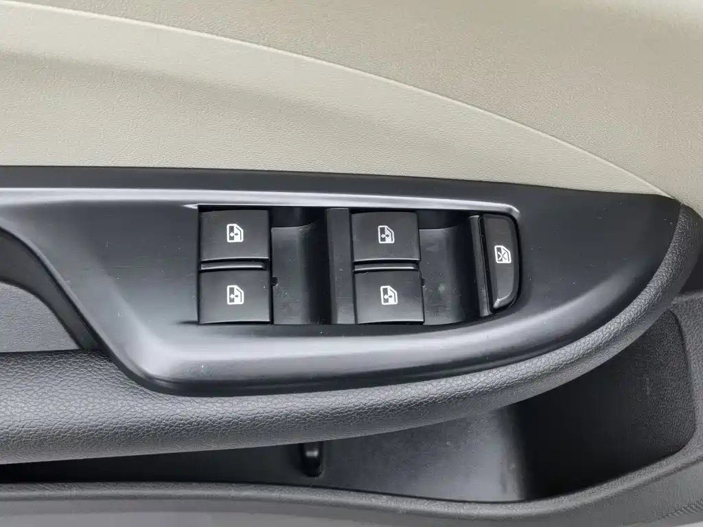 Buick Excelle 2018 — фото 9