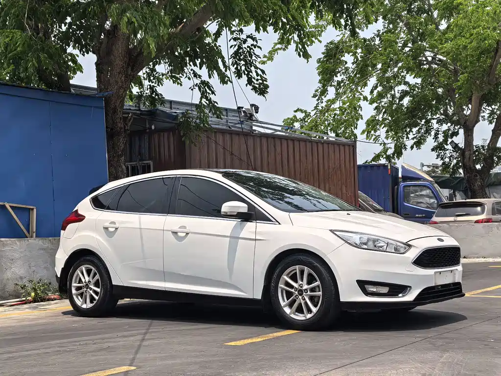 Ford Focus 2015 — фото 3