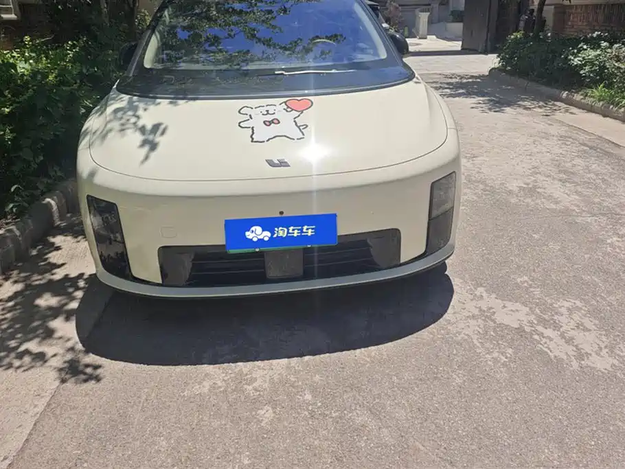 Li Auto i8 2025