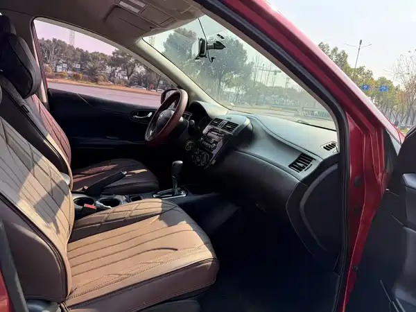 Nissan Tiida 2014