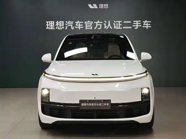 Li Auto L8 2025