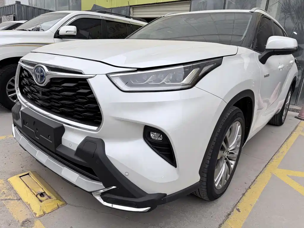 Toyota Highlander 2021 — фото 1