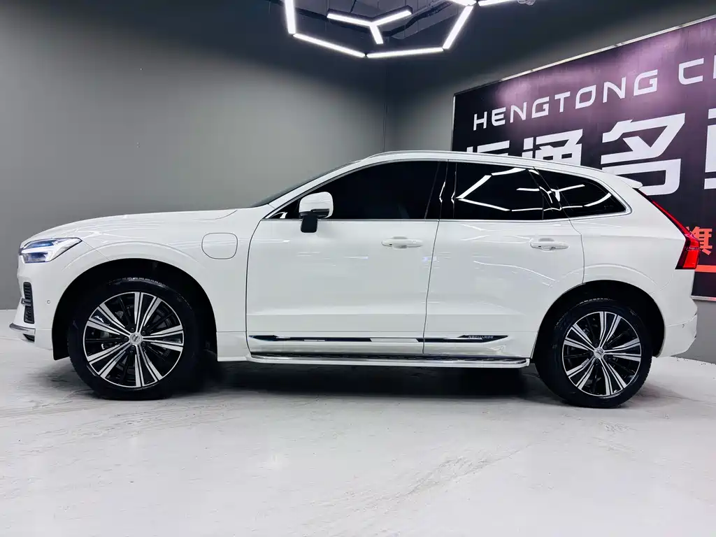 Volvo XC60 PHEV 2023 — фото 2
