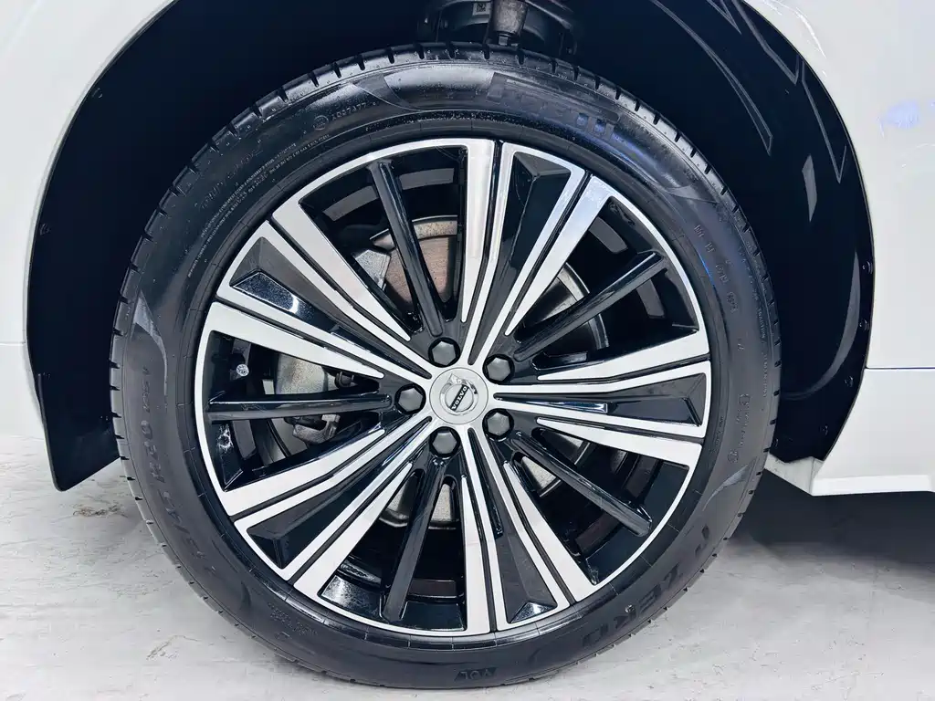 Volvo XC60 PHEV 2023 — фото 21
