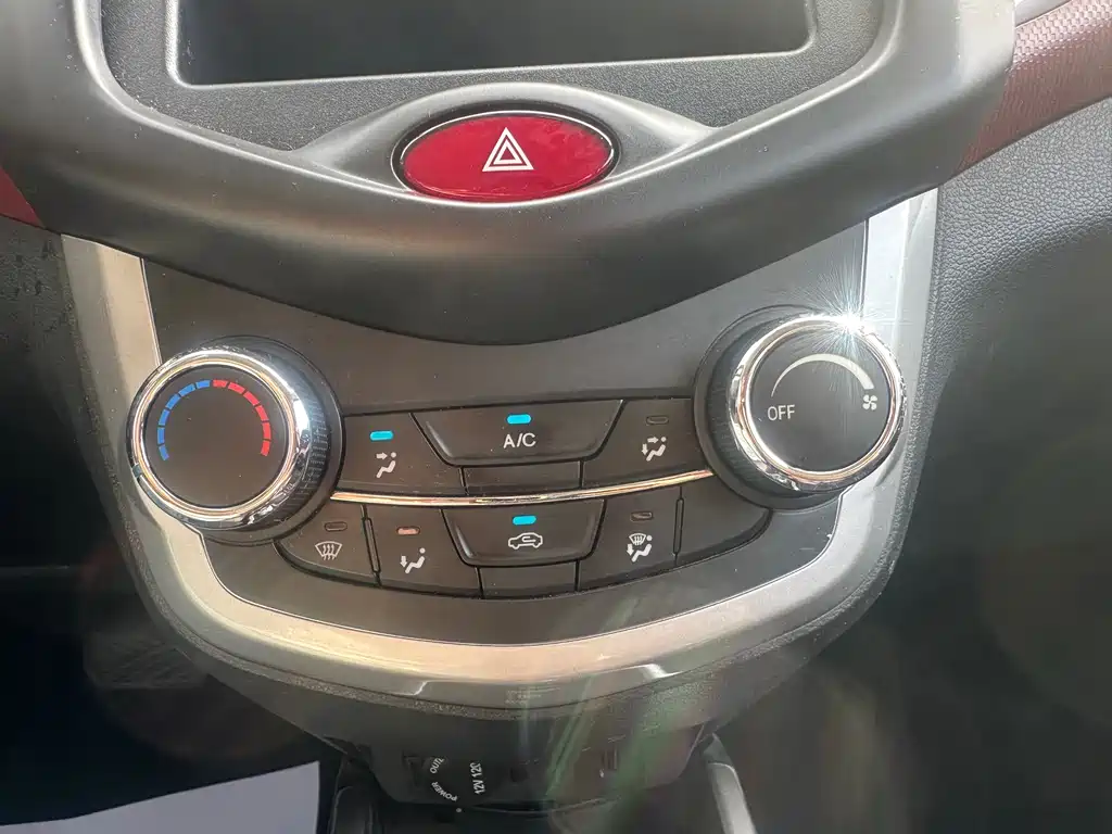 Changan EV 2017 — фото 21