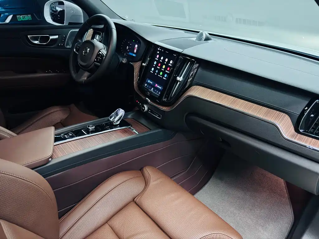 Volvo XC60 PHEV 2023 — фото 15