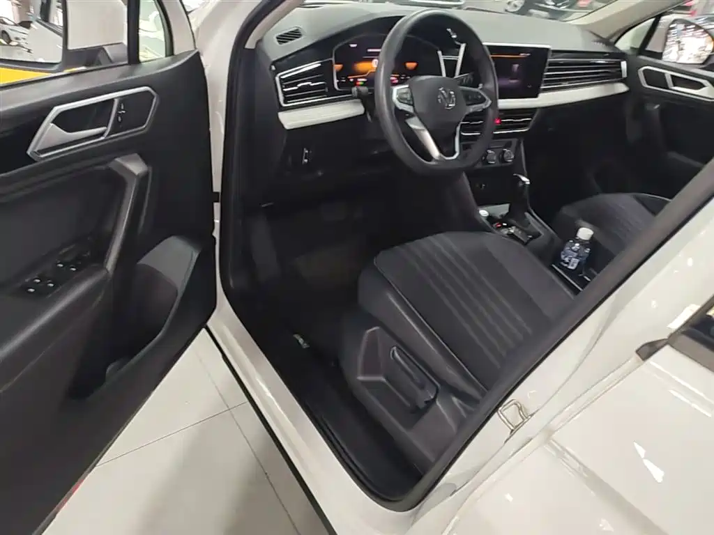 Volkswagen Tiguan L 2022 — фото 16