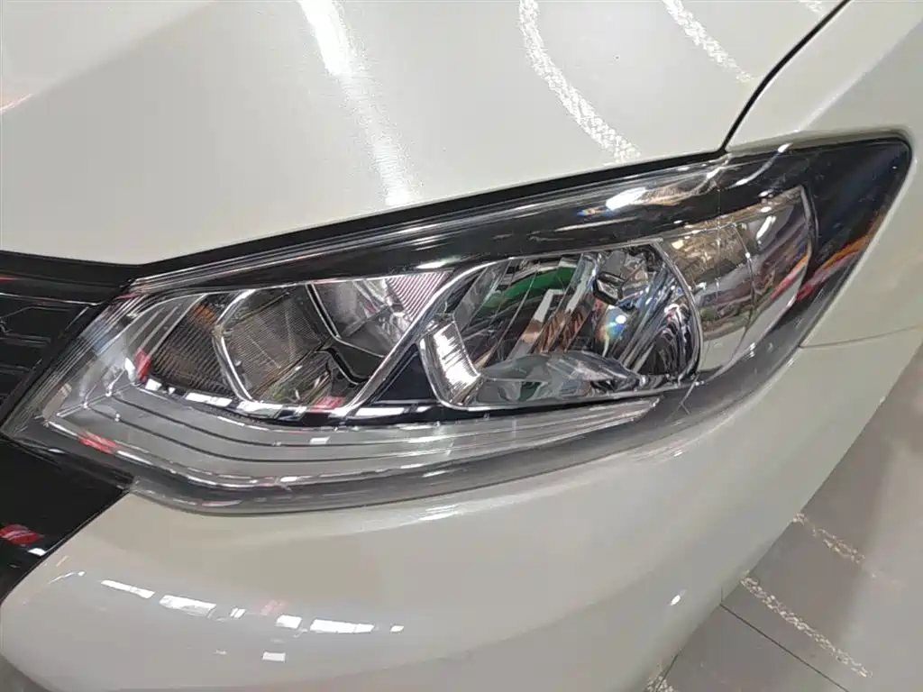 Nissan Tiida 2017 — фото 24
