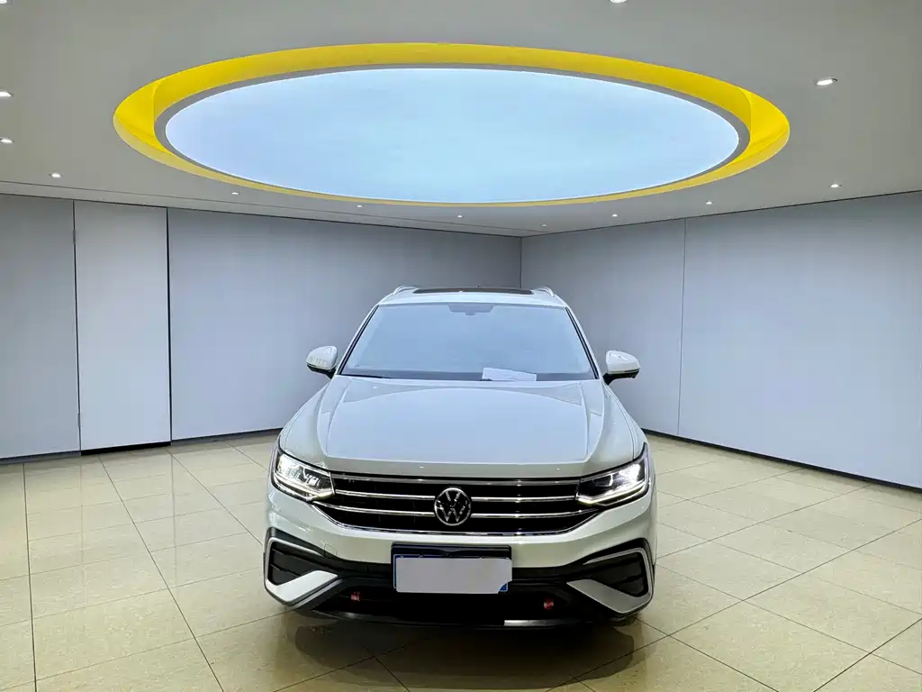 Volkswagen Tiguan L 2023 — фото 2