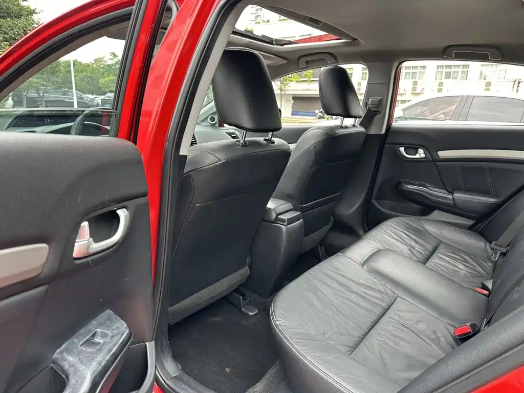Honda Civic 2014 — фото 10