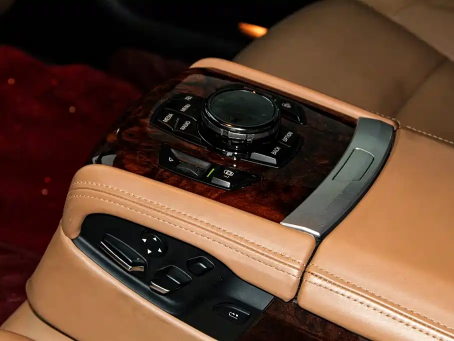 BMW 7 Series 2013 — фото 17