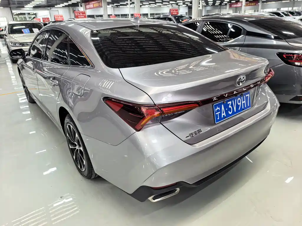 Toyota Avalon 2023 — фото 11