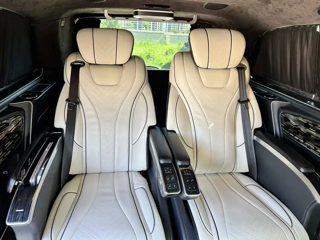 Mercedes-Benz V-Class 2021 — фото 16