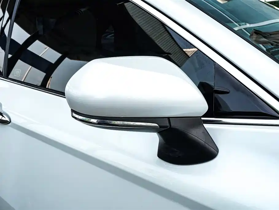 Toyota Camry 2018 — фото 19