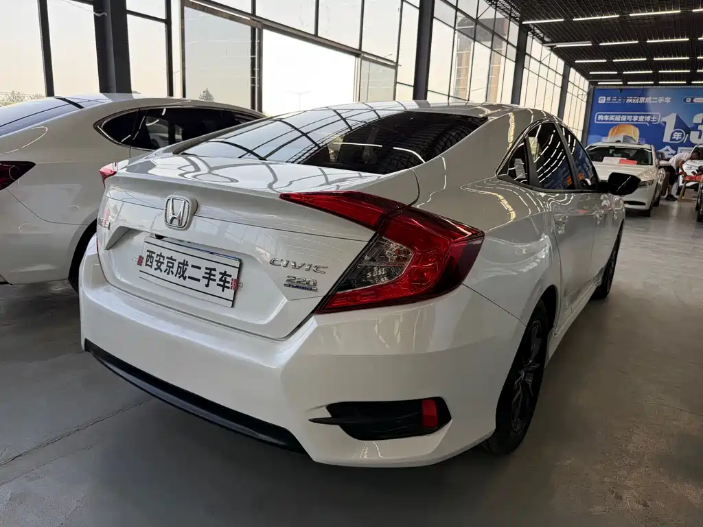 Honda Civic 2020 — фото 17