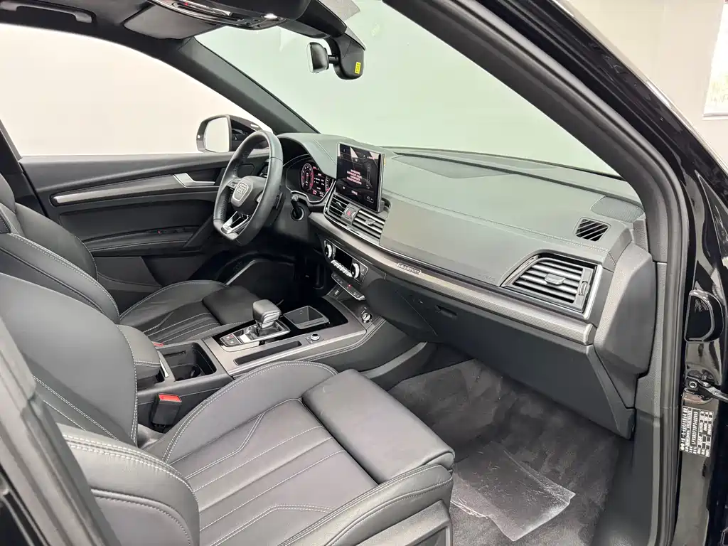Audi Q5L 2023 — фото 10