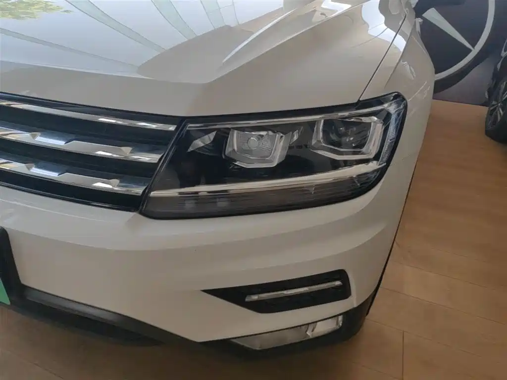 Volkswagen Tiguan L 2017 — фото 24