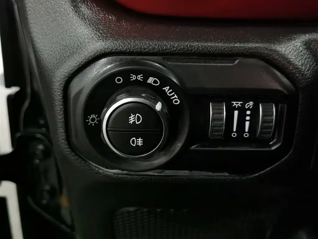 Jeep Wrangler 2024 — фото 21