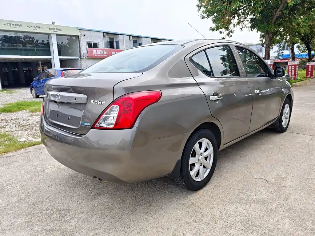Nissan Sunny 2012 — фото 4