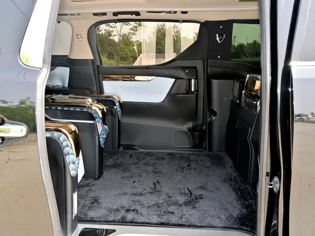 Toyota Alphard 2020 — фото 13