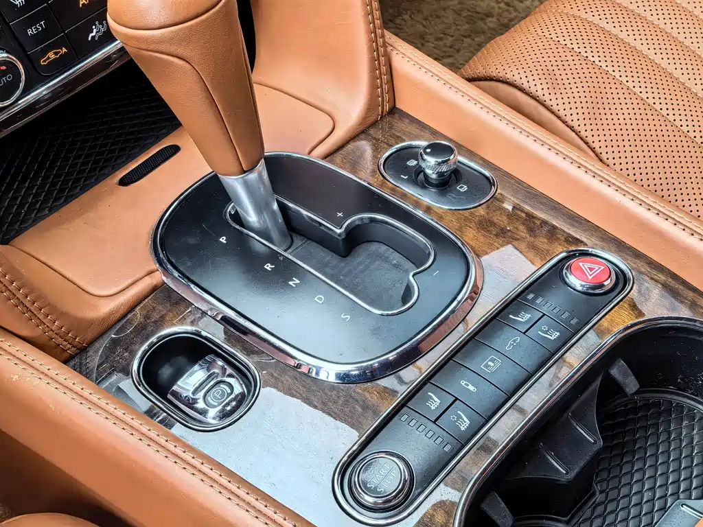 Bentley Flying Spur 2018 — фото 15