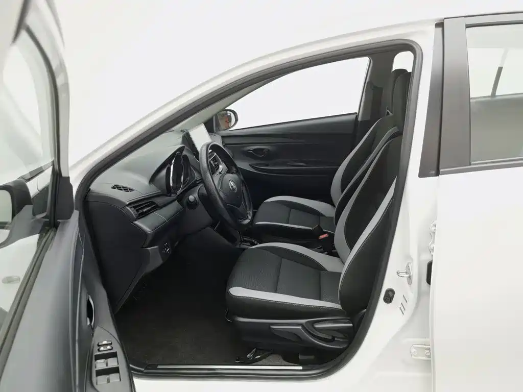 Toyota Yaris L 2021 — фото 10