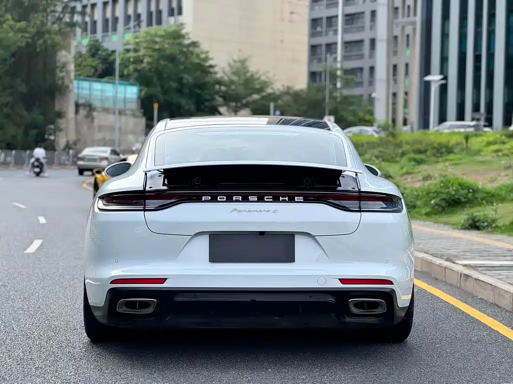 Porsche Panamera 2022 — фото 18