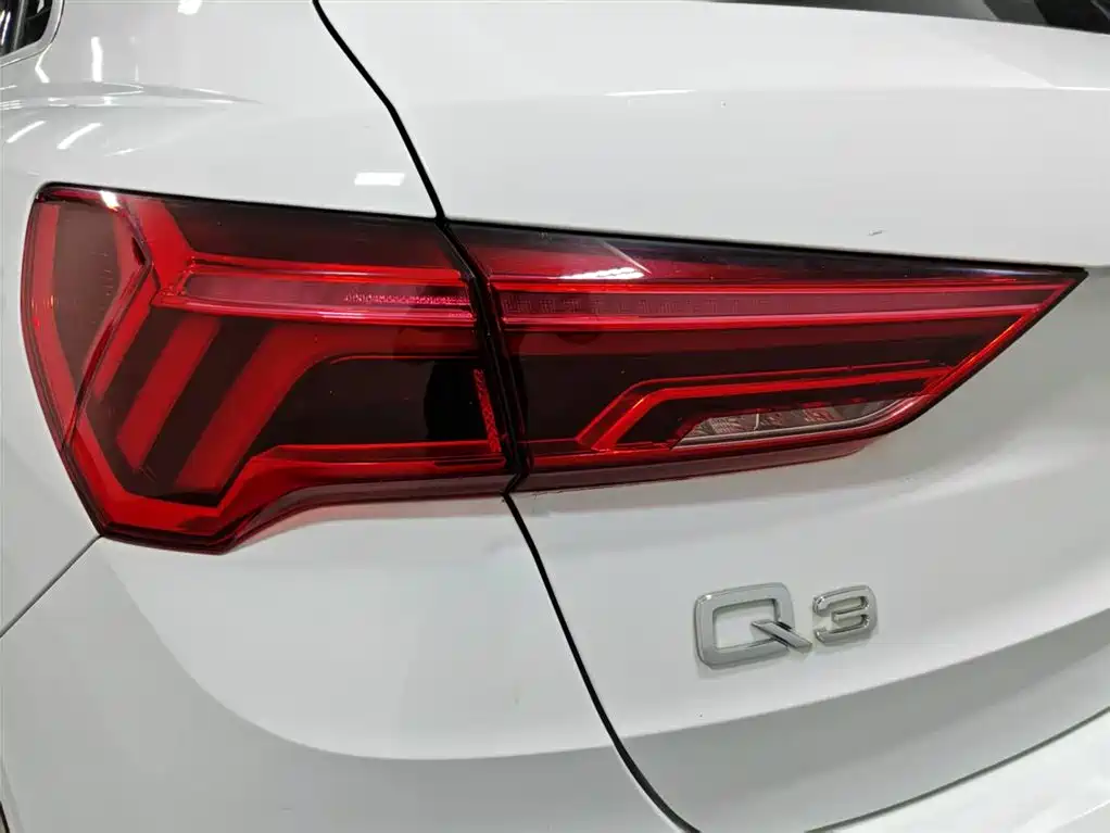 Audi Q3 2020 — фото 14