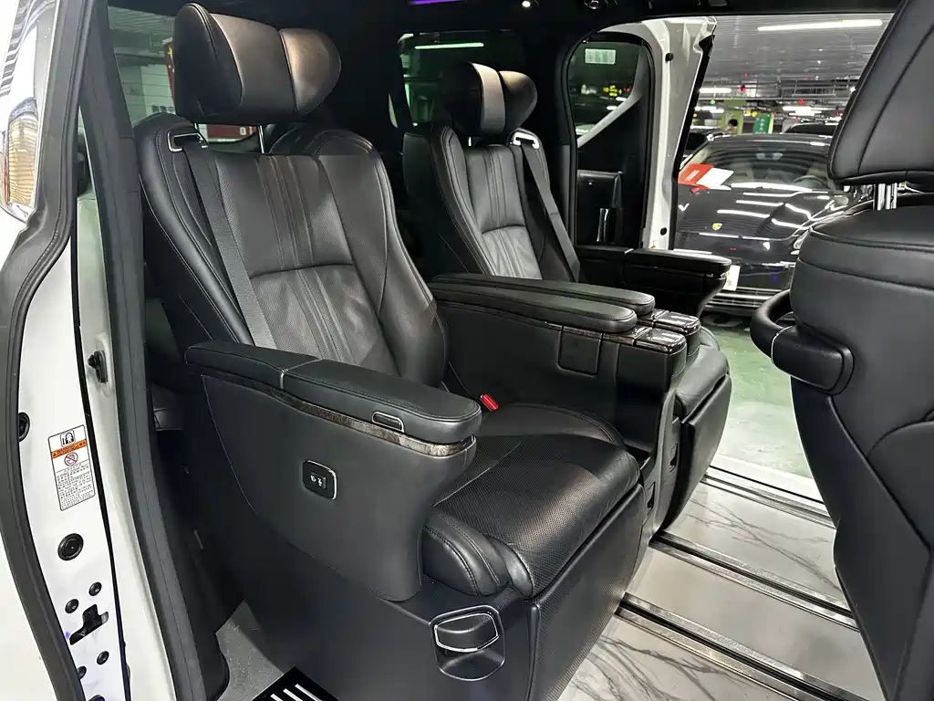 Toyota Alphard 2021 — фото 16