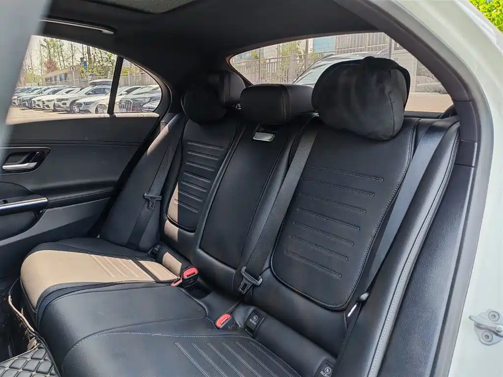 Mercedes-Benz C-Class 2023 — фото 23