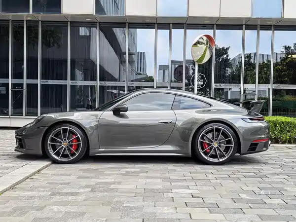 Porsche 911 2023