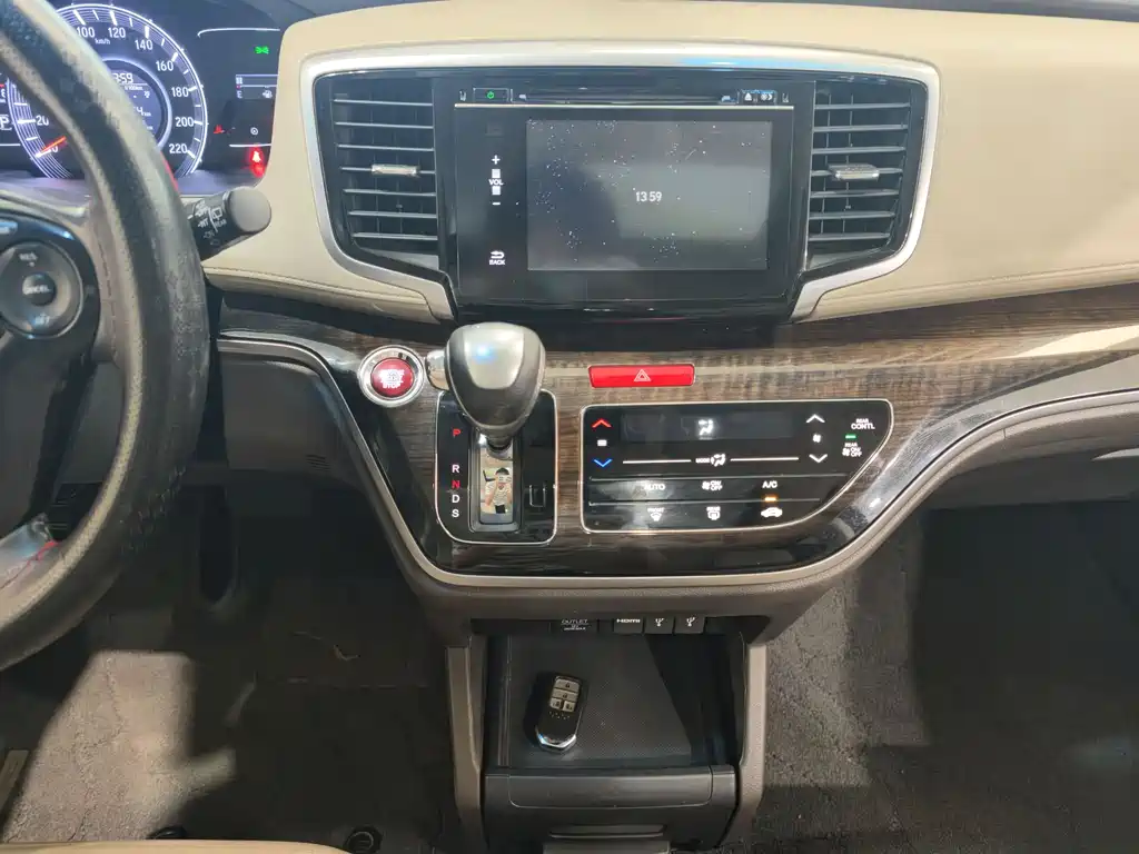 Honda Odyssey 2016 — фото 14