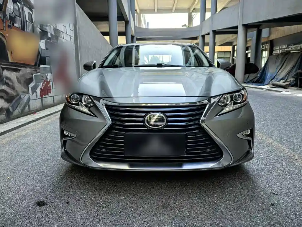 Lexus ES 2017 — фото 8