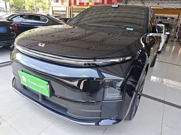 Li Auto L6 2025