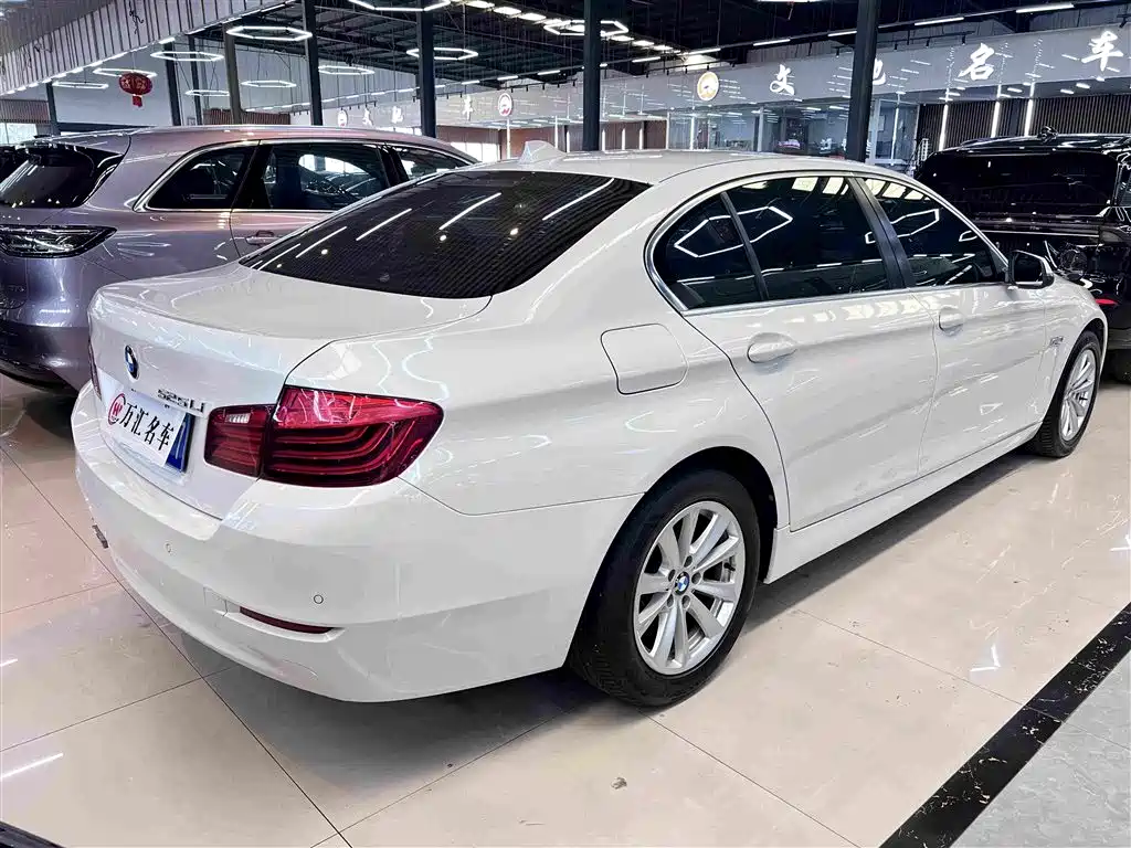 BMW 5 Series 2017 — фото 9