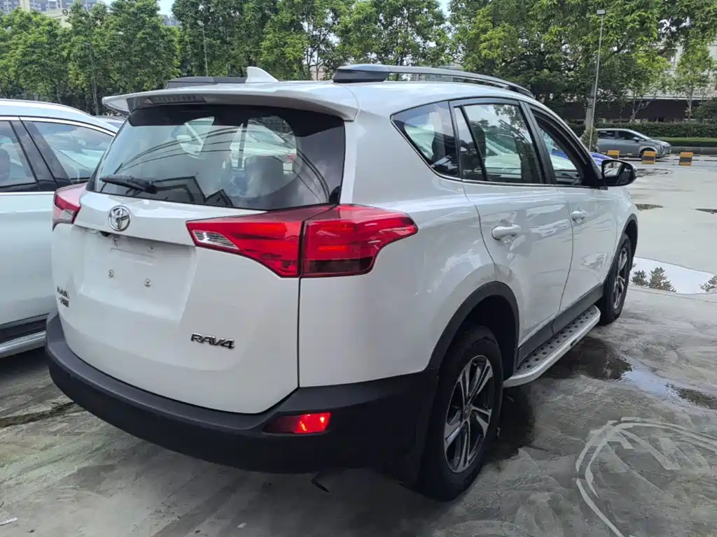 Toyota RAV4 2015 — фото 7
