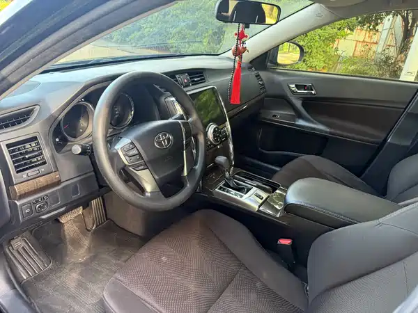 Toyota Reiz 2013